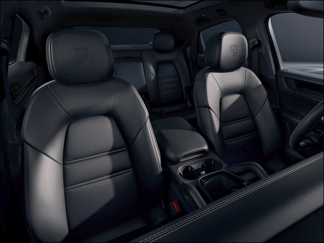 Paquete de cuero negro.